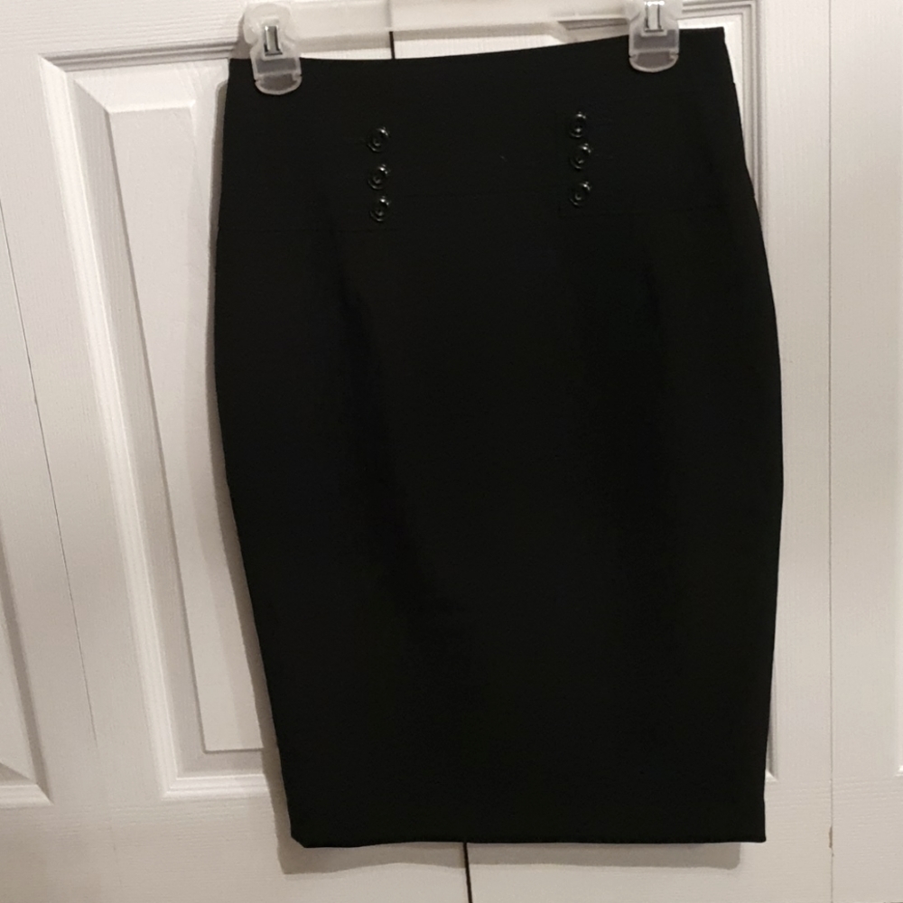 NWOT Ricki's Black pencil skirt size 4